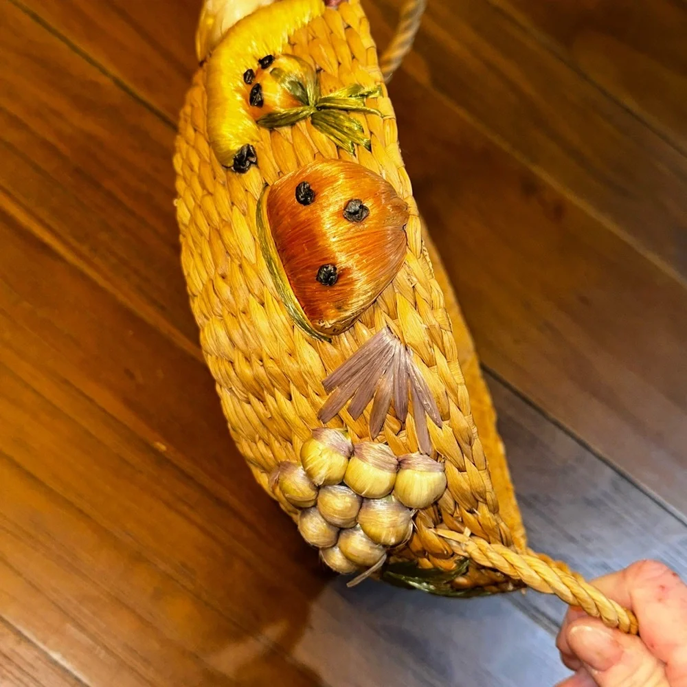 Straw Basket 3-D Vegetable Design Made In Philippines Round 10.5 Inches Wide‎
